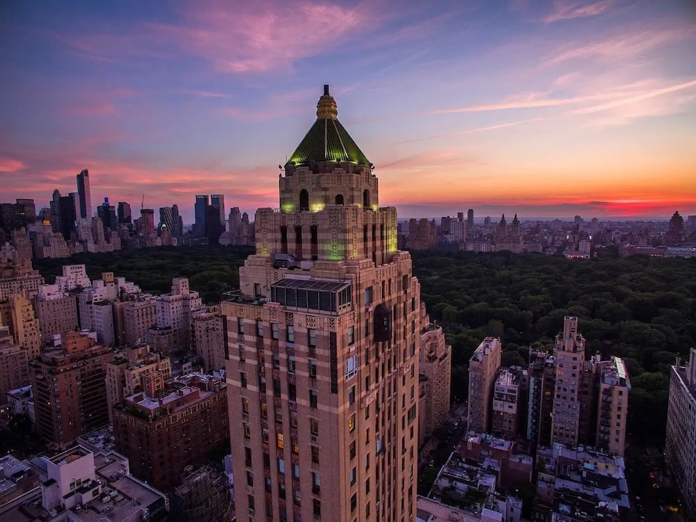 The Carlyle: Η Katherine Embiricos και το κτίριο όπου το old New York style δεν έφυγε ποτέ