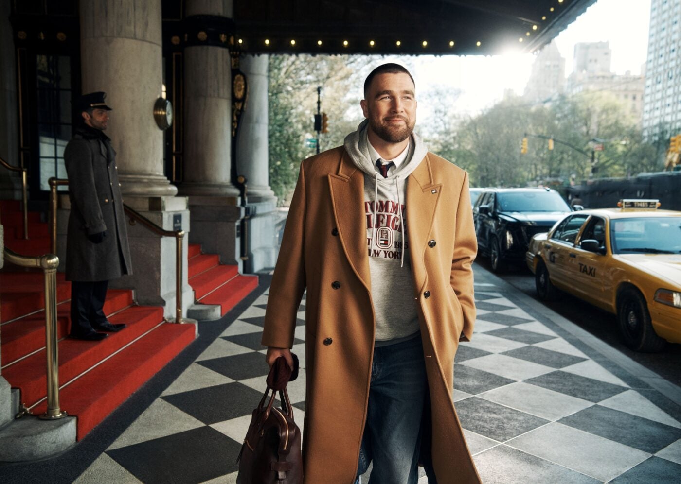 Ο Travis Kelce μπαίνει στον κόσμο της Tommy Hilfiger στη Νέα Υόρκη