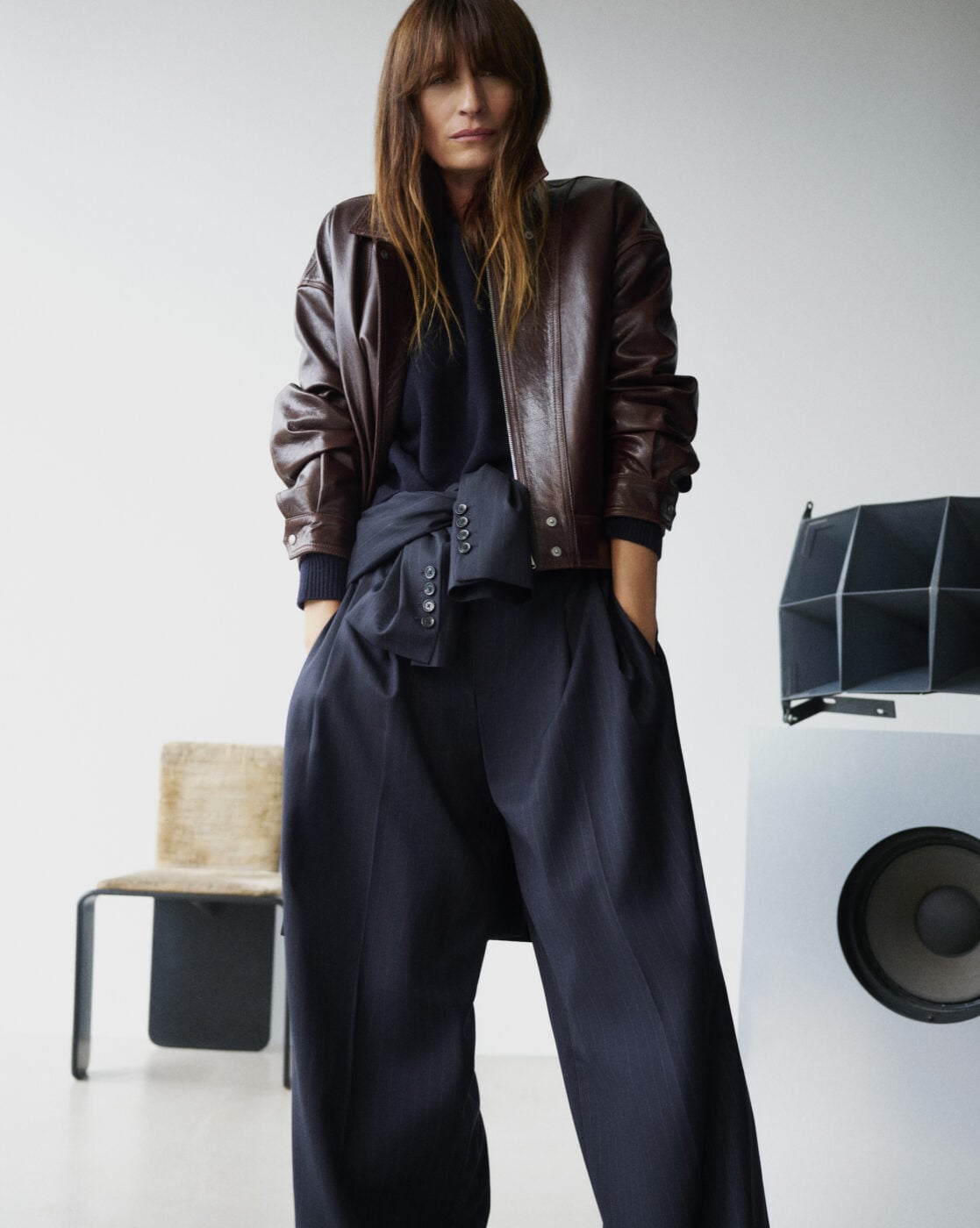 Massimo Dutti: Η Caroline de Maigret πρωταγωνιστεί στο νέο editorial «Unwritten» και εξυμνεί την παριζιάνικη κουλτούρα