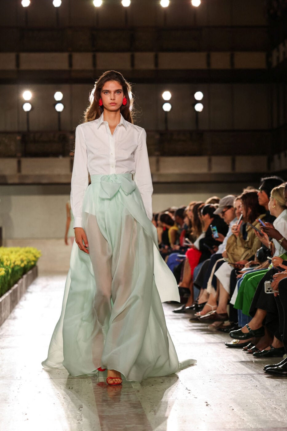 Carolina Herrera: Η νέα συλλογή γιόρτασε 45 χρόνια θηλυκότητας