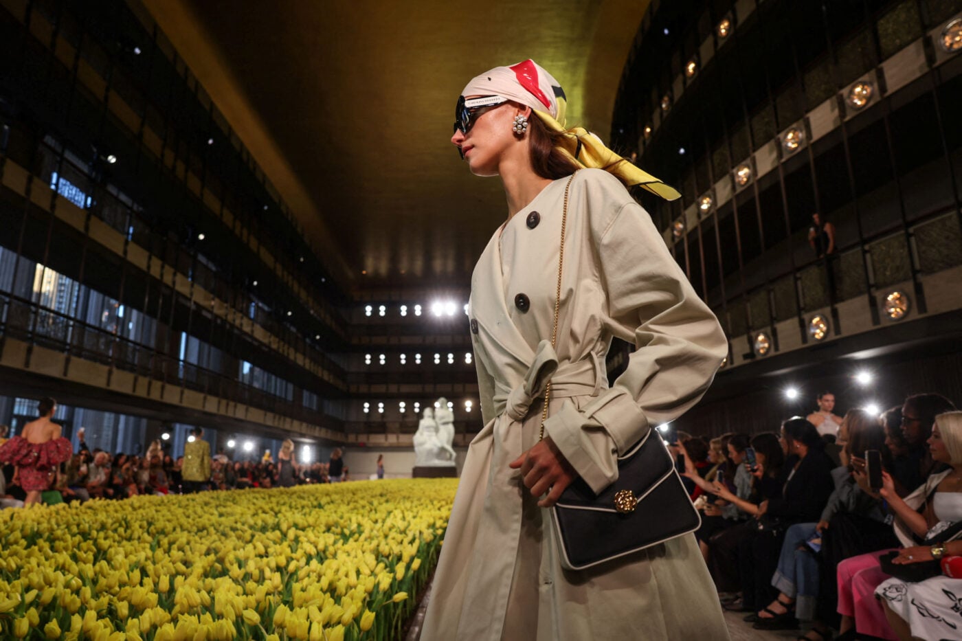 Carolina Herrera: Η νέα συλλογή γιόρτασε 45 χρόνια θηλυκότητας