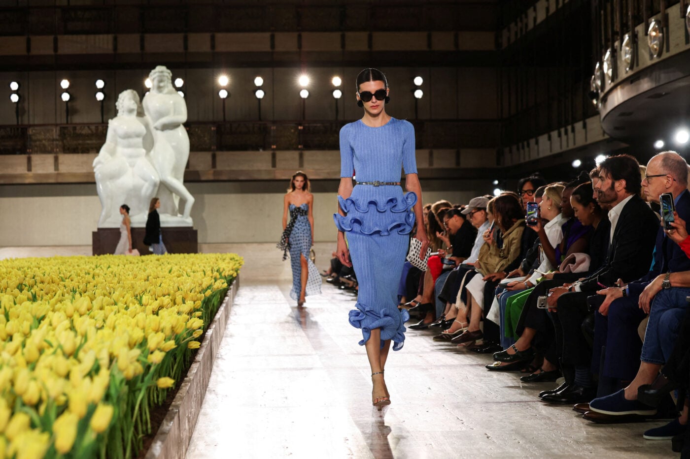 Carolina Herrera: Η νέα συλλογή γιόρτασε 45 χρόνια θηλυκότητας