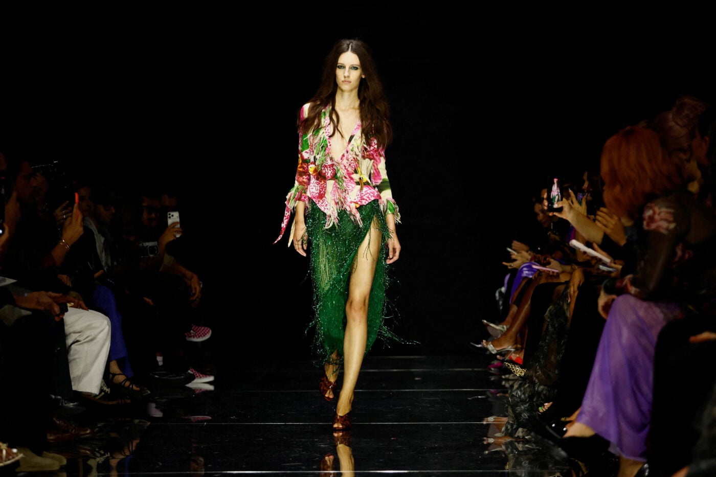 Glamazon style: Η νέα συλλογή του Roberto Cavalli υμνεί τη μόδα της υπερβολής