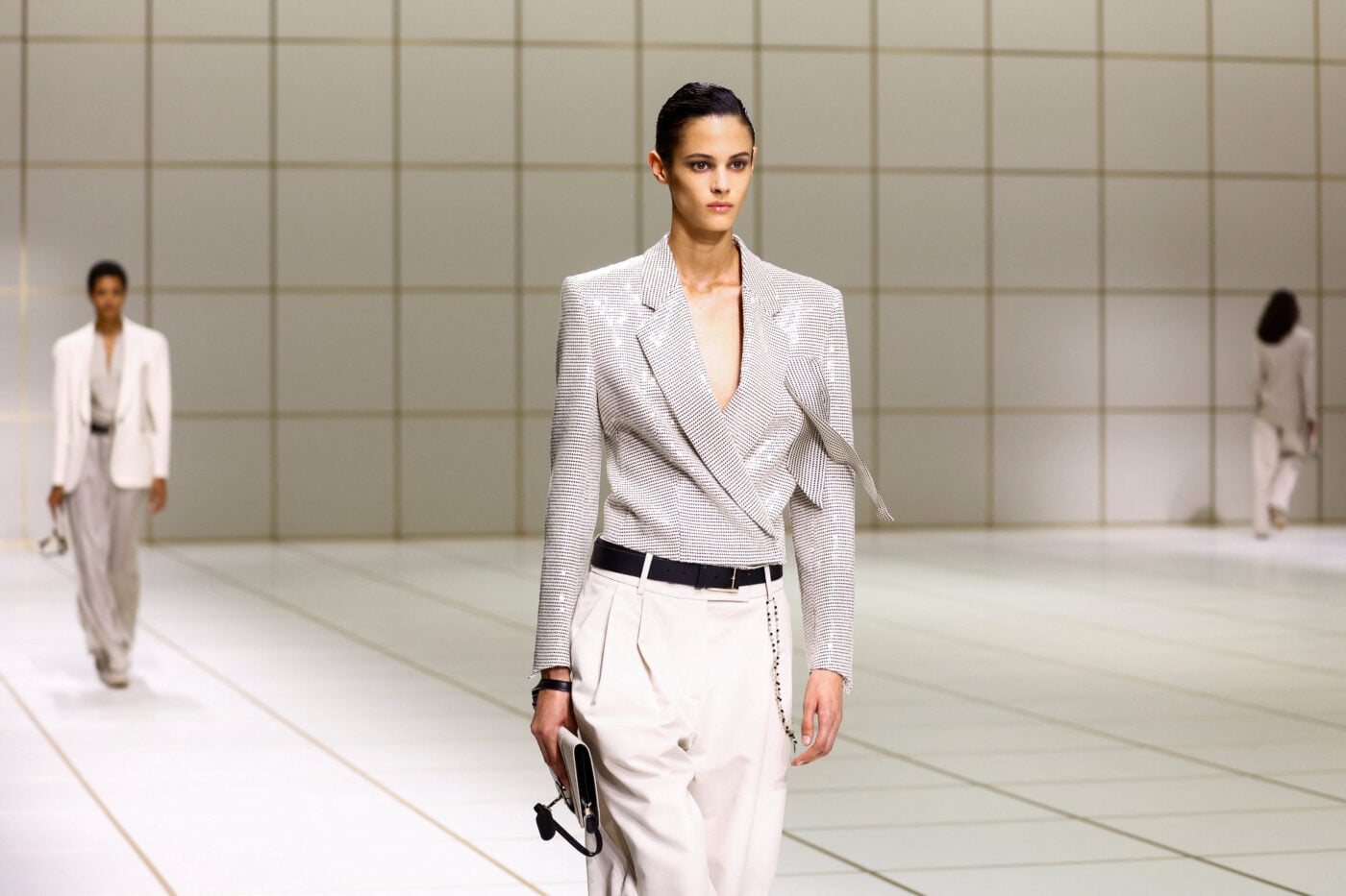 Giorgio Armani SS27: Η συλλογή του Μιλάνου που εντυπωσιάζει χωρίς υπερβολές