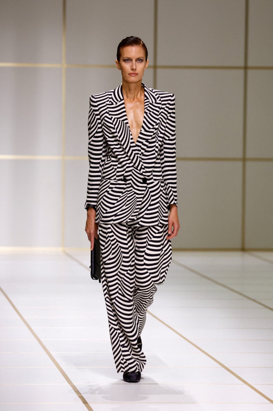 Giorgio Armani SS27: Η συλλογή του Μιλάνου που εντυπωσιάζει χωρίς υπερβολές