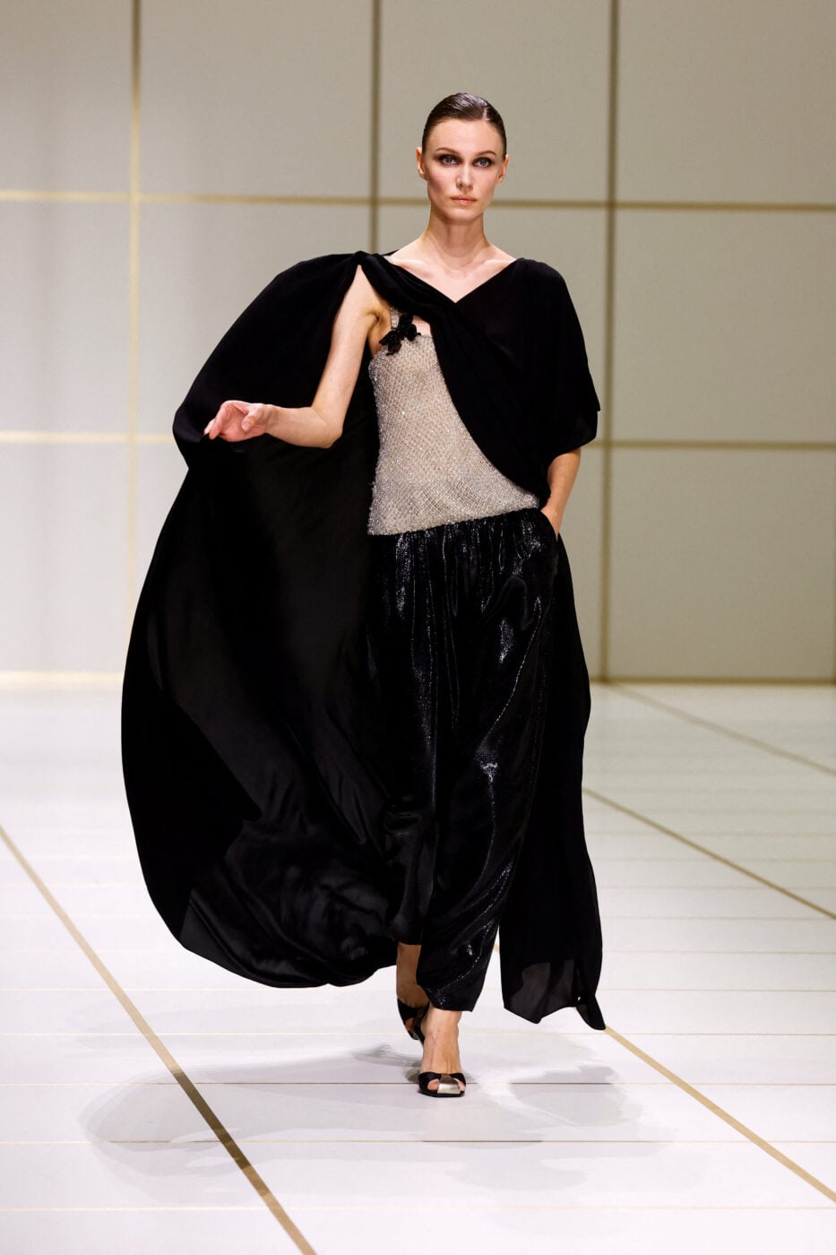 Giorgio Armani SS27: Η συλλογή του Μιλάνου που εντυπωσιάζει χωρίς υπερβολές