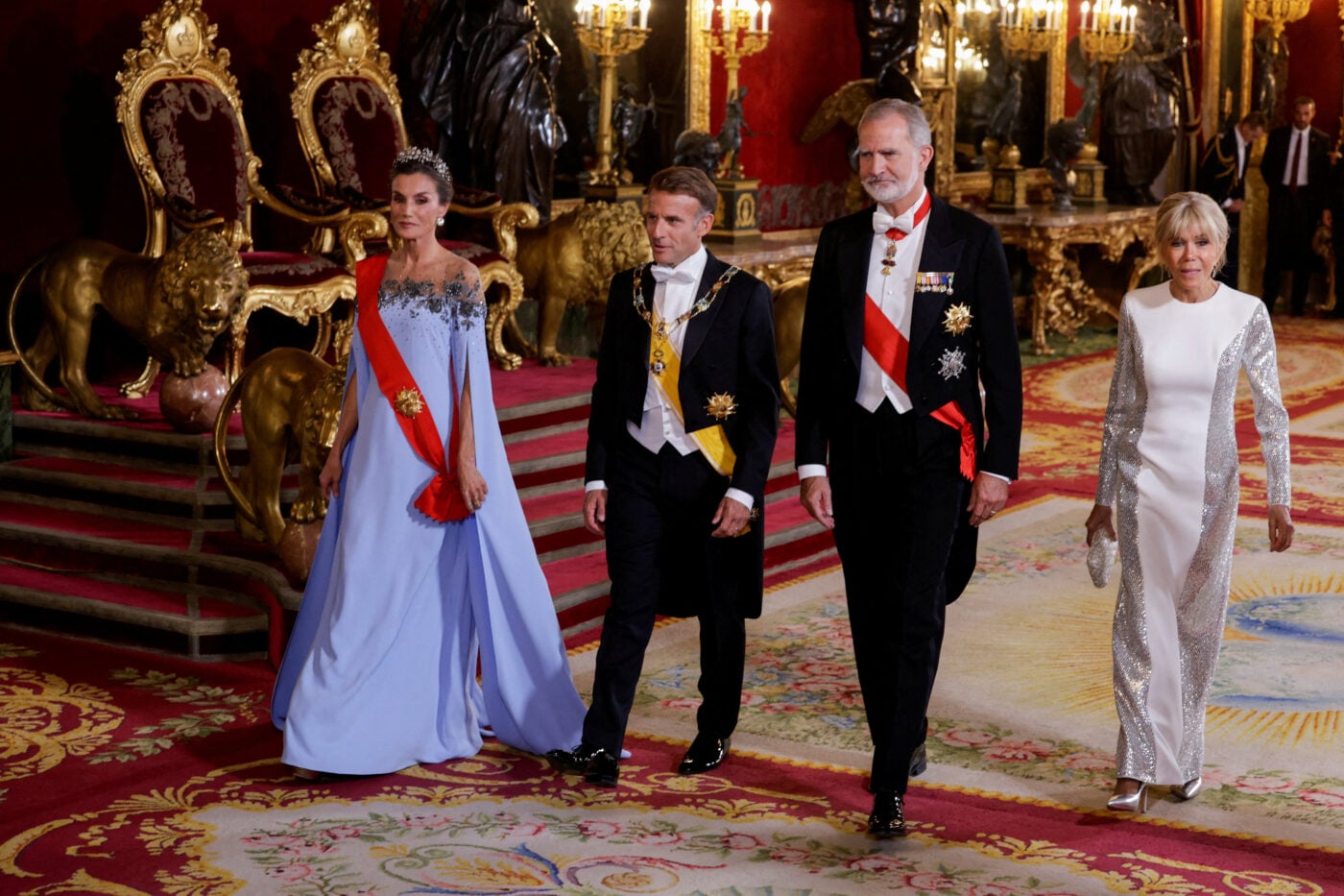 Queen Letizia – Brigitte Macron: Κομψές εμφανίσεις στο επίσημο δείπνο της Μαδρίτης