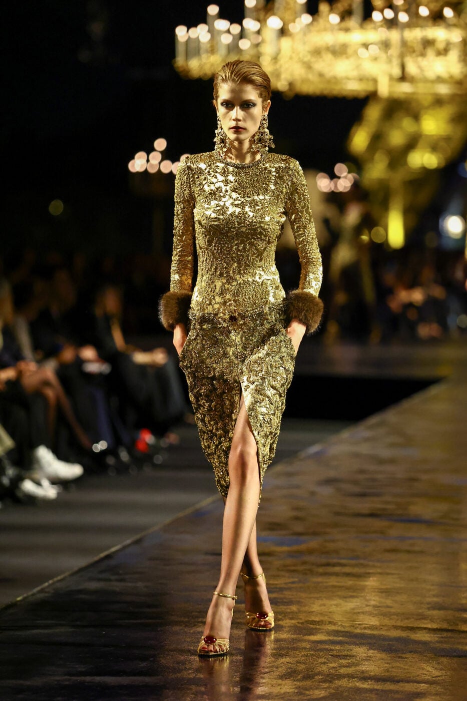 Saint Laurent: Χρυσό αντίο στο Παρίσι από τον Anthony Vaccarello μετά από δέκα χρόνια στον οίκο