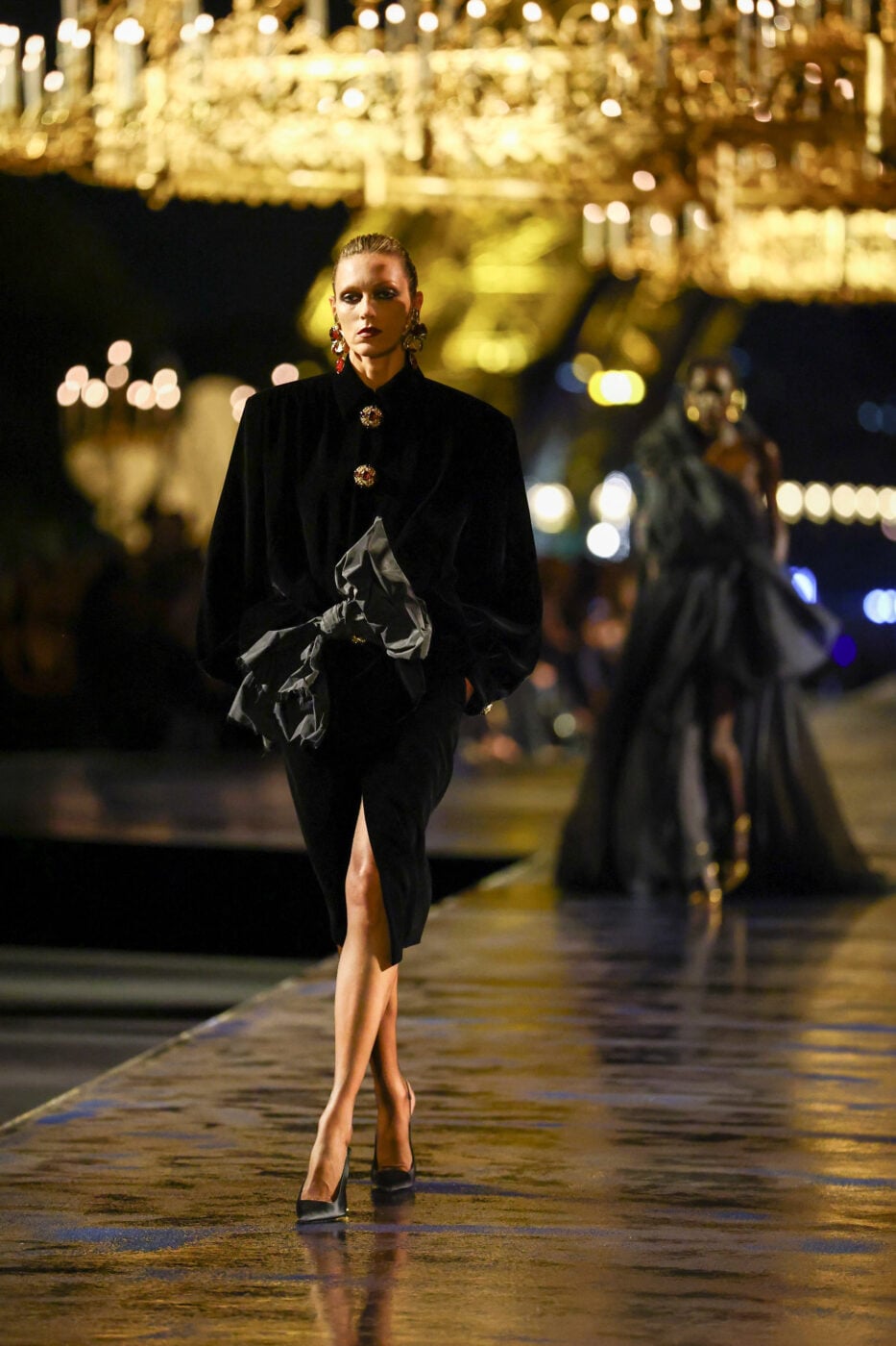 Saint Laurent: Χρυσό αντίο στο Παρίσι από τον Anthony Vaccarello μετά από δέκα χρόνια στον οίκο