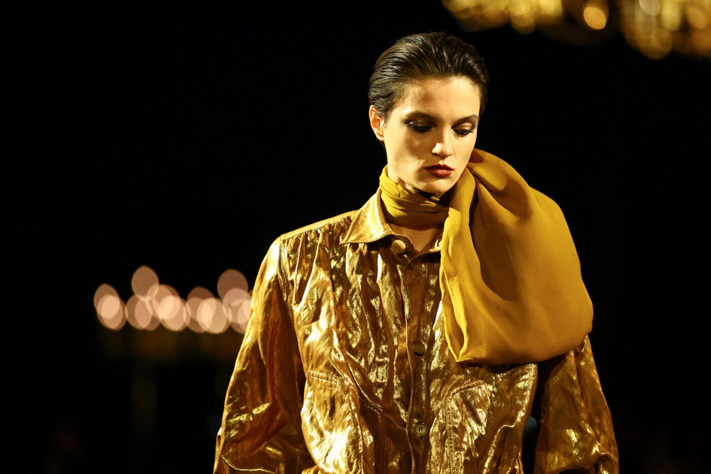 Saint Laurent: Χρυσό αντίο στο Παρίσι από τον Anthony Vaccarello μετά από δέκα χρόνια στον οίκο