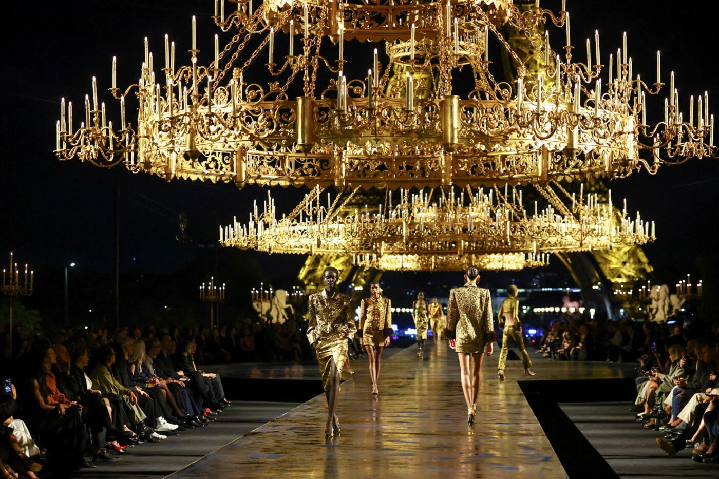 Saint Laurent: Χρυσό αντίο στο Παρίσι από τον Anthony Vaccarello μετά από δέκα χρόνια στον οίκο