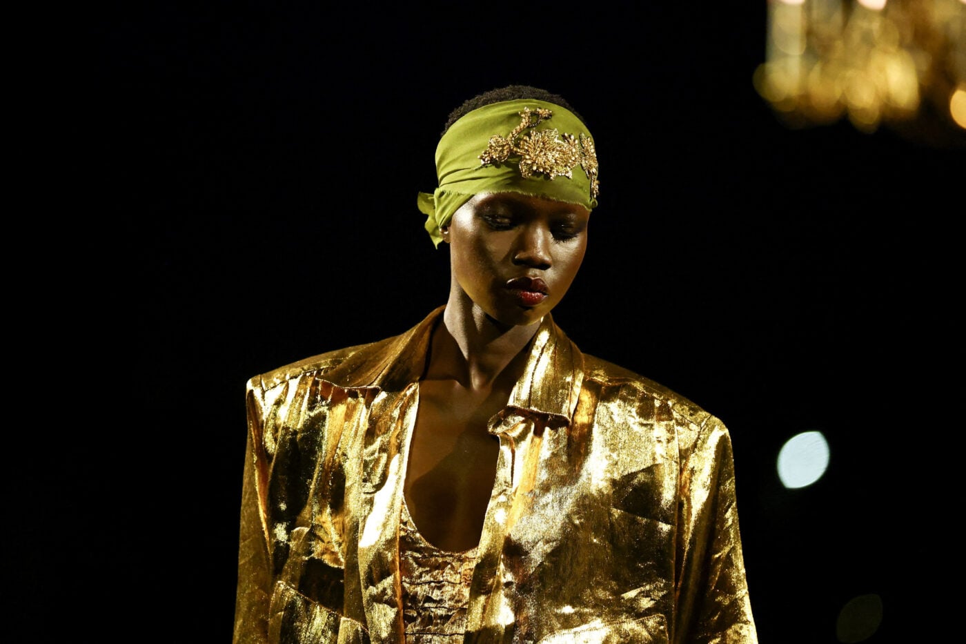 Saint Laurent: Χρυσό αντίο στο Παρίσι από τον Anthony Vaccarello μετά από δέκα χρόνια στον οίκο
