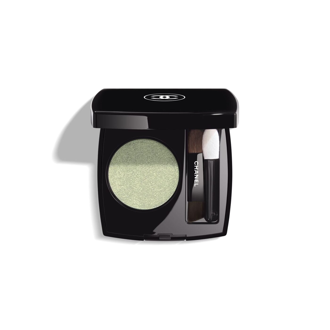 Οι αγαπημένες πράσινες σκιές της beauty editor για τη γοητευτική τάση του φθινοπώρου