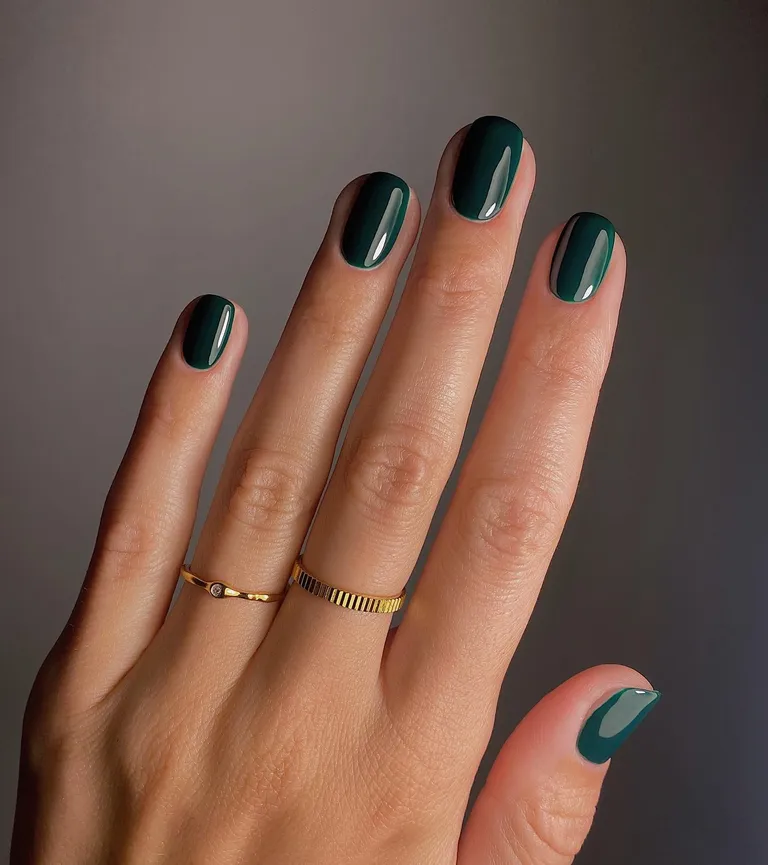 Μανικιούρ: Οι nail artists αποκαλύπτουν τα πιο chic χρώματα για το φθινόπωρο