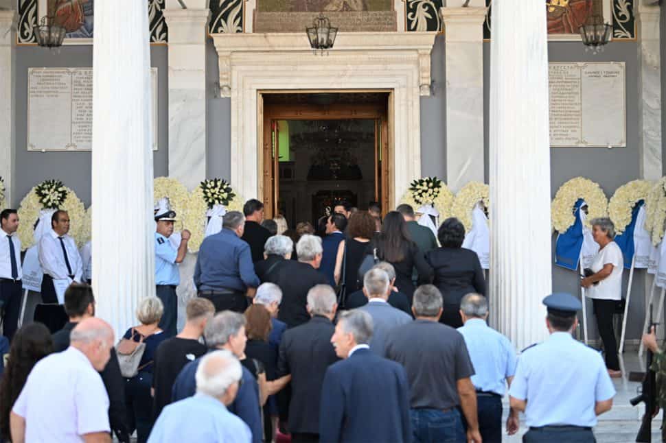 Πύργος: Το τελευταίο «αντίο» στον επισμηναγό Γιάννη Μπλέσια στην κηδεία