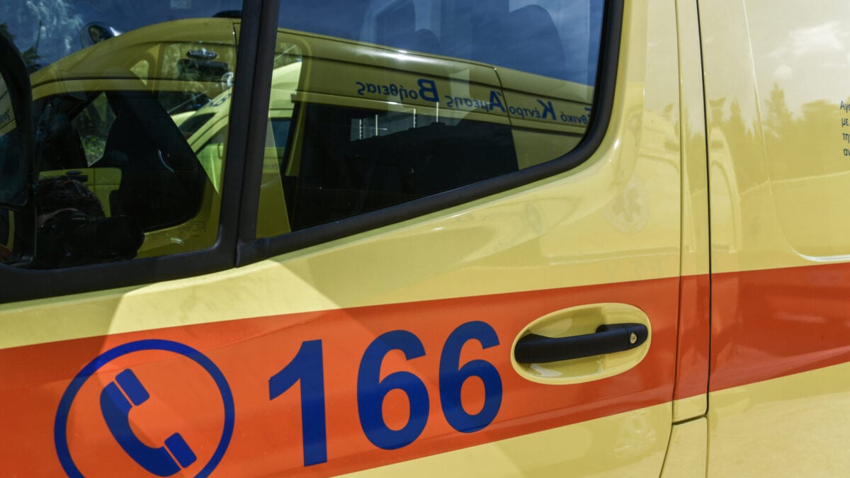 Λάρισα: Κατέρρευσε και πέθανε 15χρονος – Καταγγελίες ότι περίμεναν μία ώρα το ασθενοφόρο