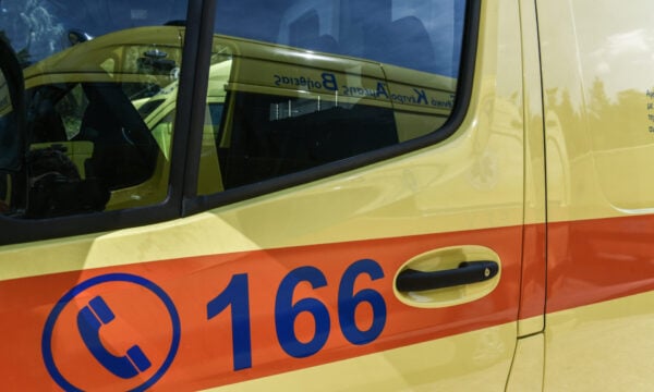 Λάρισα: Κατέρρευσε και πέθανε 15χρονος – Καταγγελίες ότι περίμεναν μία ώρα το ασθενοφόρο