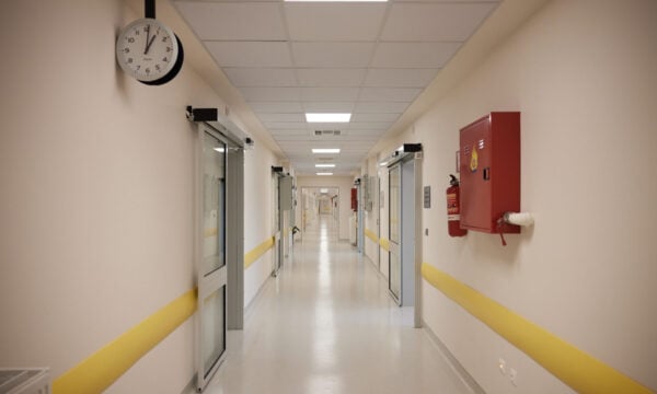 ΠΟΥ: Κυριαρχούν αλλά πληρώνονται λιγότερο στην υγεία οι γυναίκες στην εργασία