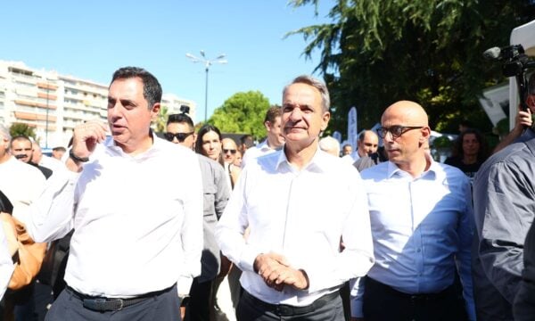 Η ατάκα του πρωθυπουργού στην επίσκεψή του στο περίπτερο της εφημερίδας Espresso