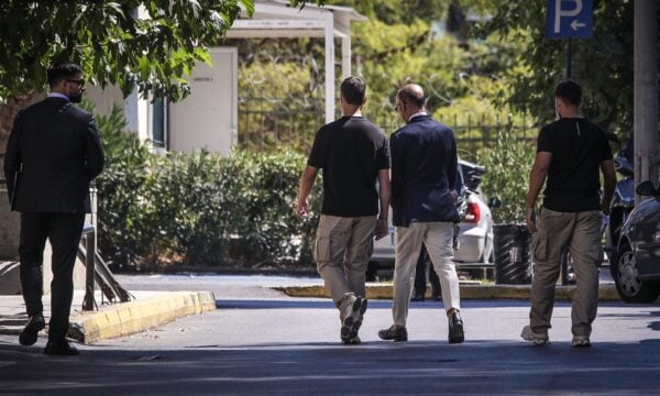 Νέα καταγγελία για τον γιατρό του Μαζωνάκη: «Μου έβγαλε βαλίτσα με δονητές και μου ζήτησε να συνευρεθούμε»