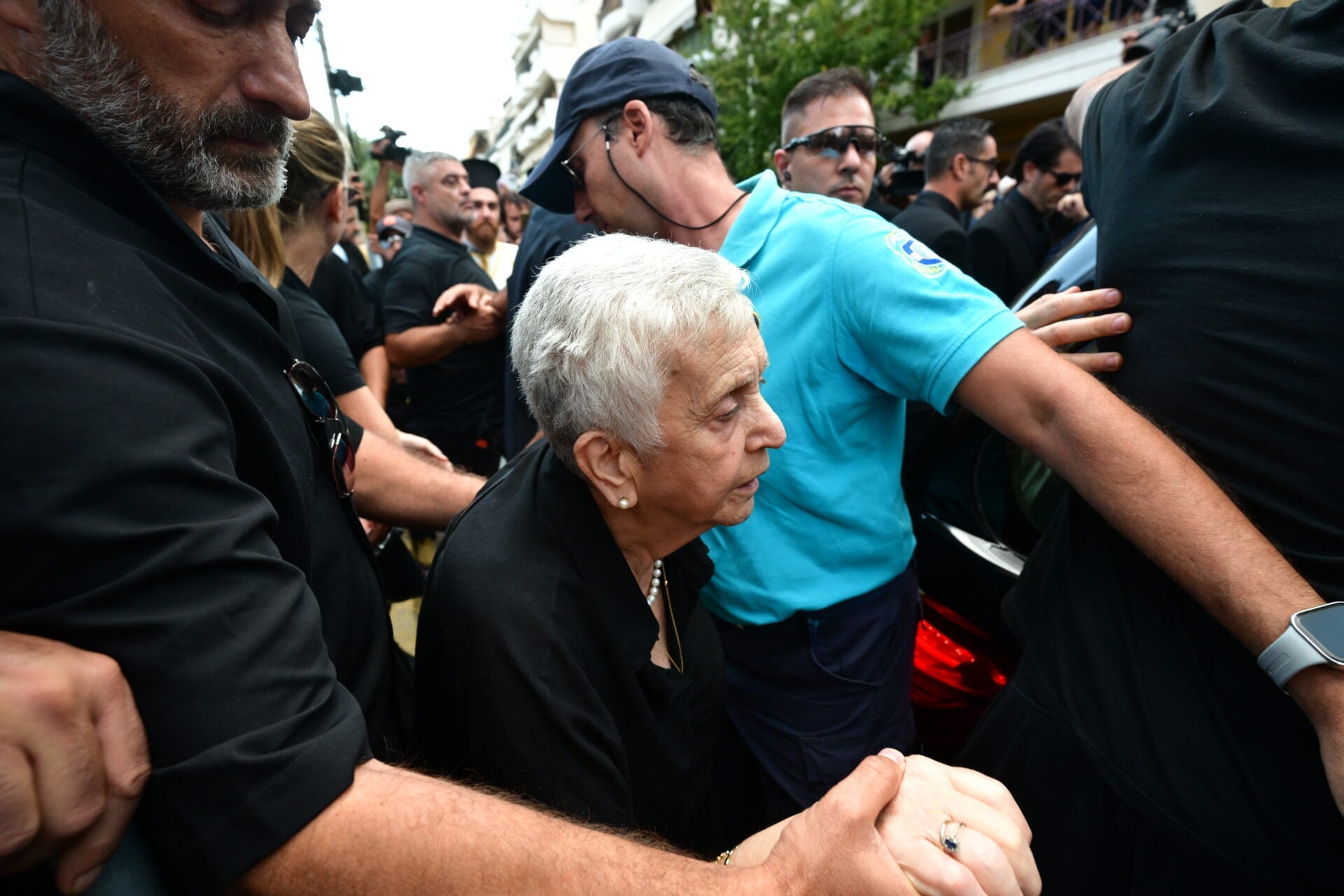 Βάσω και Μαρία Μαζωνάκη: Η εντολή μετά την ταφή – Μην πλησιάσει κανείς τον τάφο