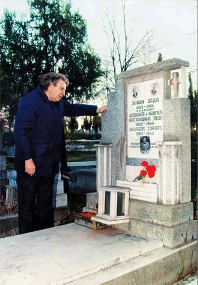Ο Νίκος Καζαντζάκης και ο τάφος του Ζορμπά στα Σκόπια