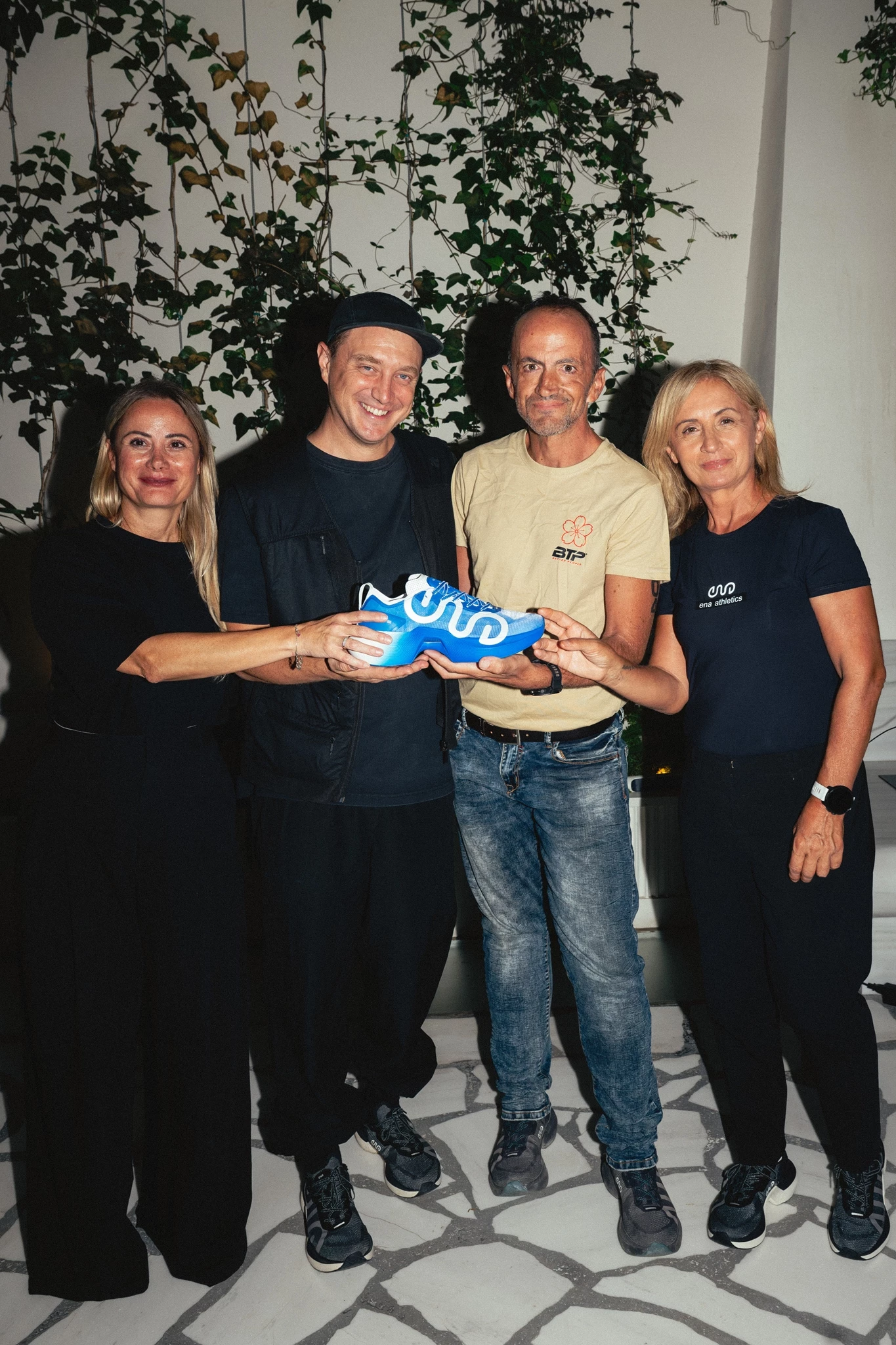 ena athletics: Παρουσίασε το PROTO Gamma Marathon Blue πριν τον Μαραθώνιο Αθήνας