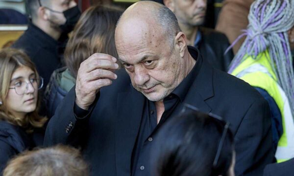 Αχιλλέας Μπέος: Μυστήριο με τον θάνατο της αδερφής του – Πώς πέθανε ξαφνικά;