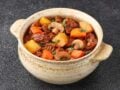 Beef Bourguignon με καρότο, πατάτα και κολοκάσι