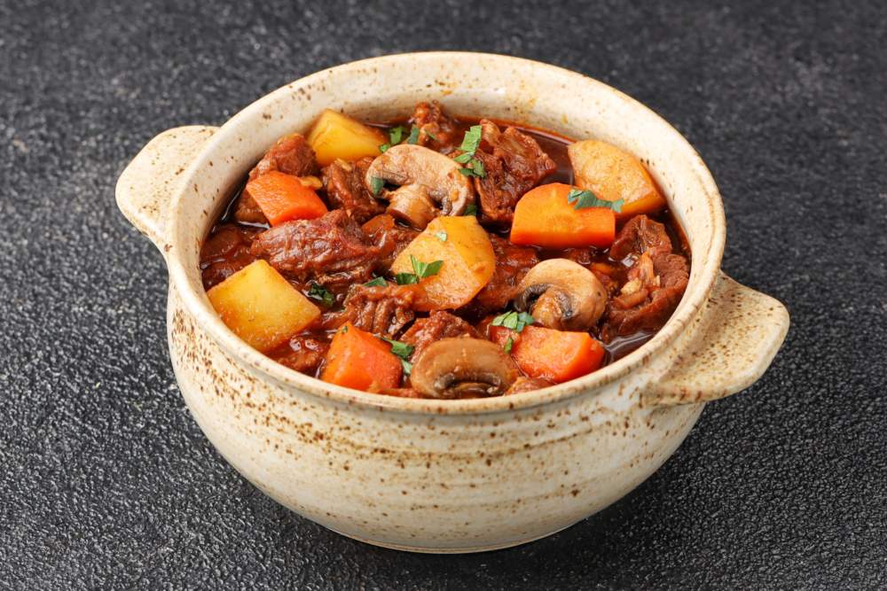Beef Bourguignon με καρότο, πατάτα και κολοκάσι