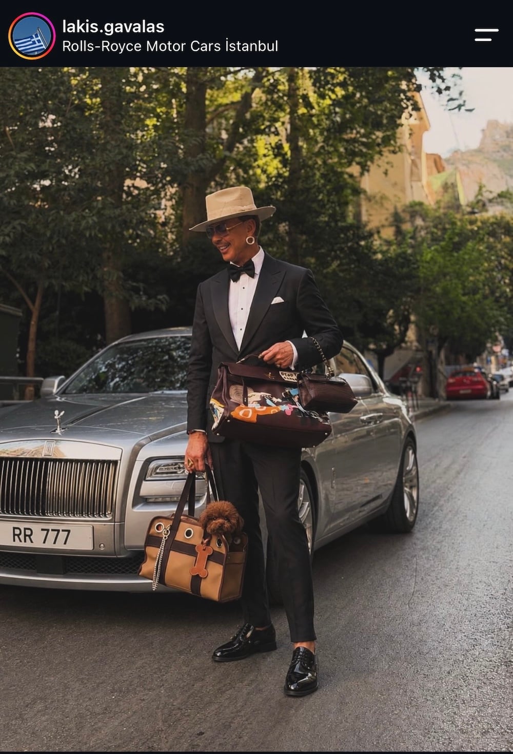 Λάκης Γαβαλάς: Το προσωπικό στιλ δίπλα σε Rolls-Royce