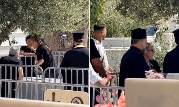 Γιώργος Μαζωνάκης: Βαρύ κλίμα στο τρισάγιο του τραγουδιστή, συντετριμμένες η αδερφή του Βάσω και η μητέρα του