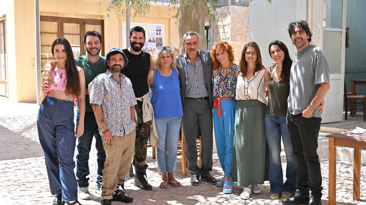 Στα γυρίσματα για τη νέα σειρά της ΕΡΤ – Πότε θα προβληθεί για πρώτη φορά η νέα κωμωδία