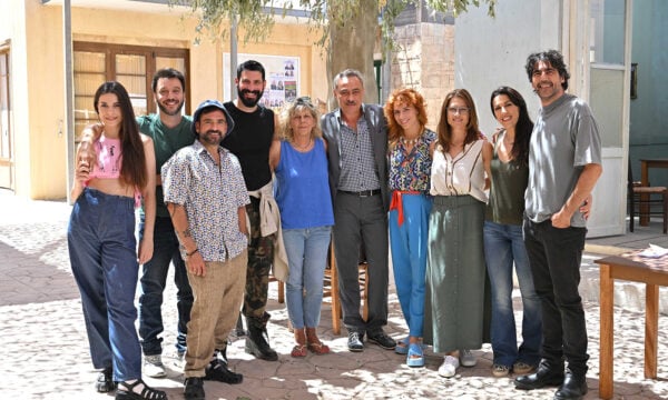 Στα γυρίσματα για τη νέα σειρά της ΕΡΤ – Πότε θα προβληθεί για πρώτη φορά η νέα κωμωδία