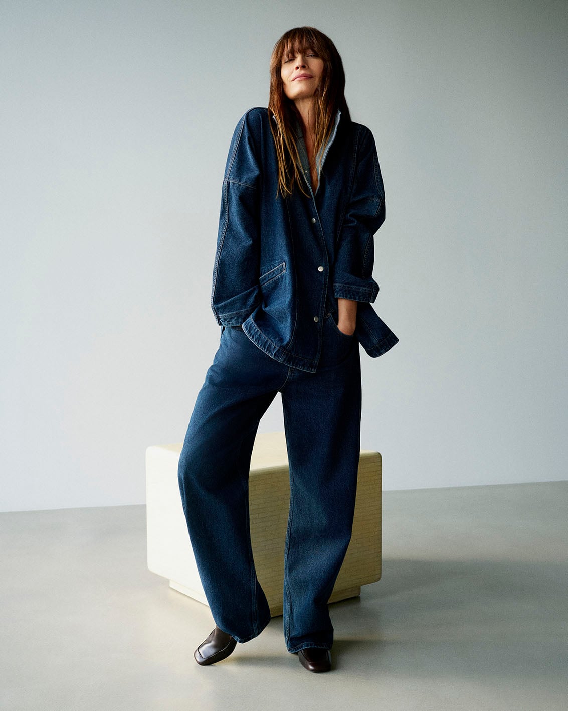 Διαφημιστική καμπάνια της Massimo Dutti με την Caroline de Maigret γαι το FW26.