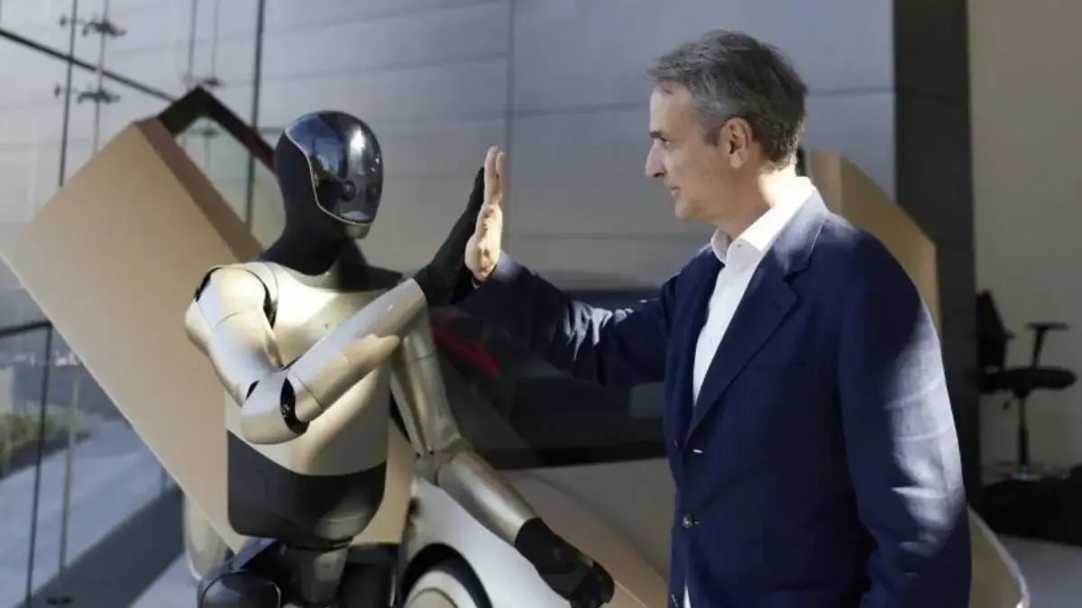 Κυριάκος Μητσοτάκης: High five με τον Optimus του Έλον Μασκ στη Silicon Valley