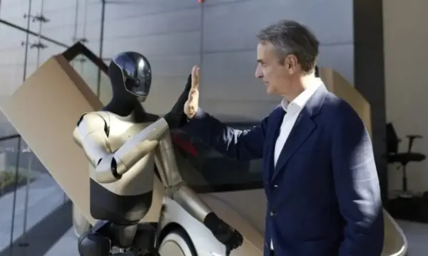 Κυριάκος Μητσοτάκης: High five με τον Optimus του Έλον Μασκ στη Silicon Valley