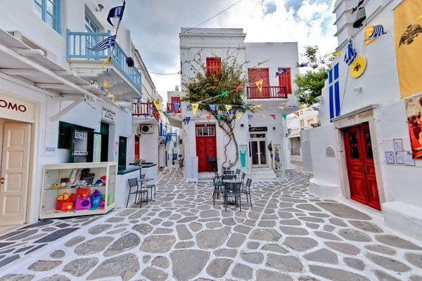 Σάλος στη Μύκονο: Ο διάσημος κομμωτής που ξάφρισε γυαλιά ηλίου και άλλα αντικείμενα αξίας 980 ευρώ από ιταλικό οίκο του νησιού
