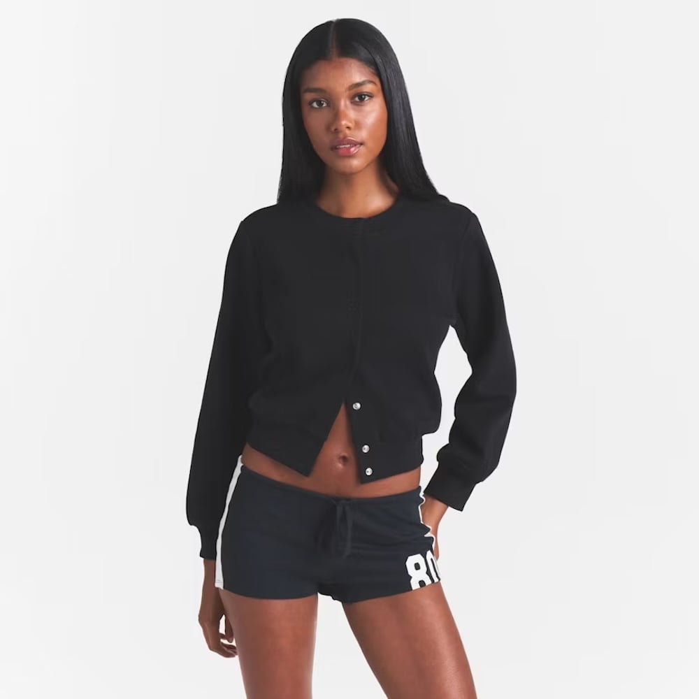 Kim Kardashian: Το μικρό cardigan που αναβαθμίζει ένα απλό look