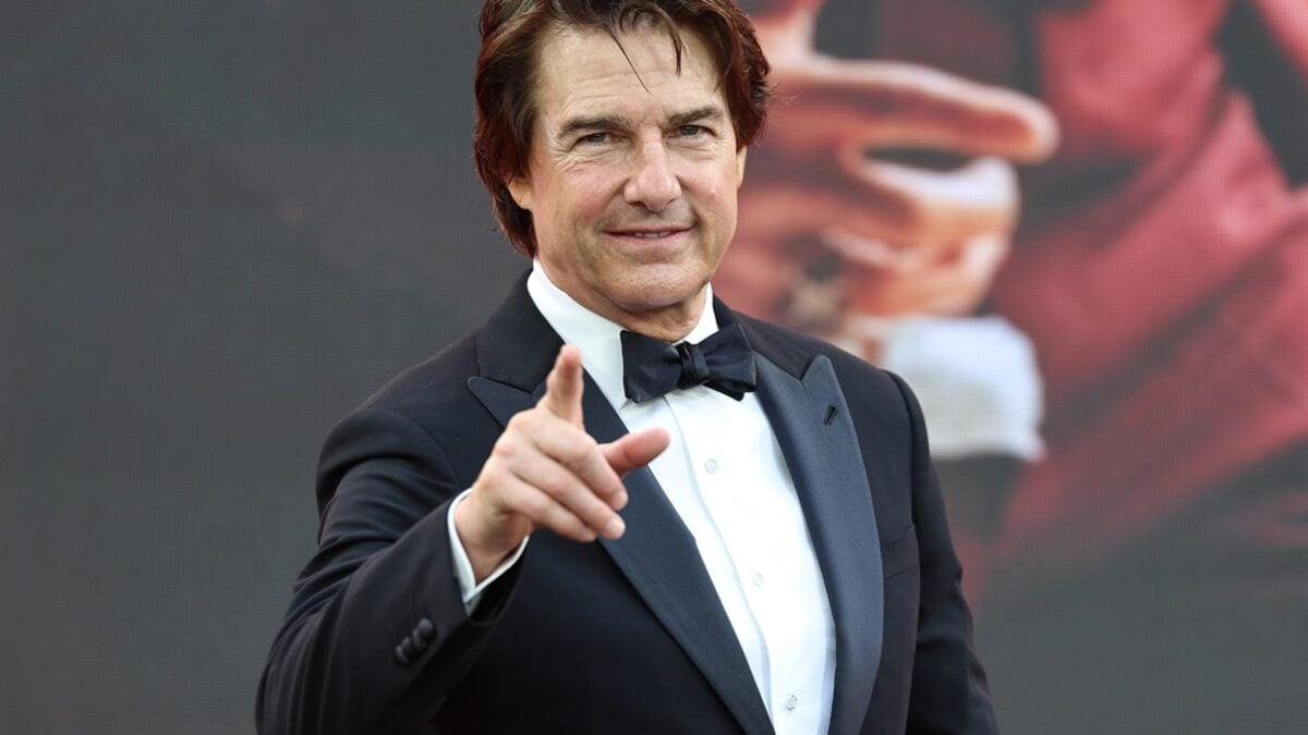 Tom Cruise: Το νέο look με καστανοκόκκινα μαλλιά και τα ψηλοτάκουνα μποτάκια