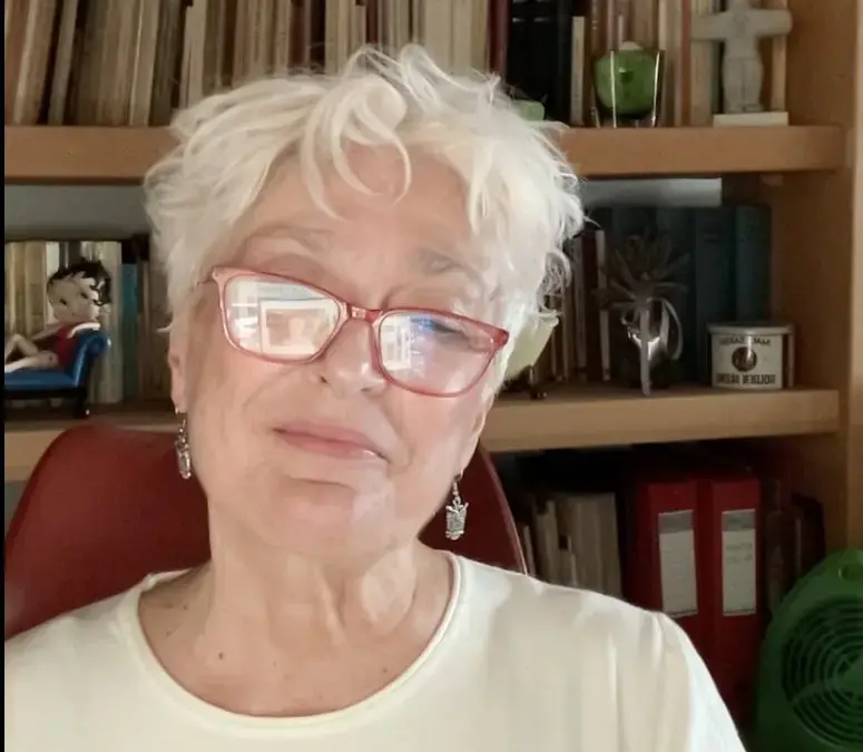Αφροδίτη Μάνου για Μαζωνάκη: «Δεν θέλω να πω κάτι» – «Ό,τι έχω να γράψω, τα γράφω στον τοίχο μου»