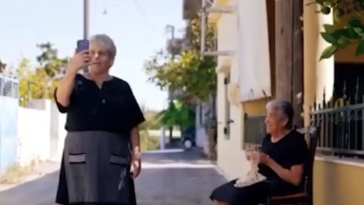 Οι γιαγιάδες τα έβαλαν με το ChatGPT