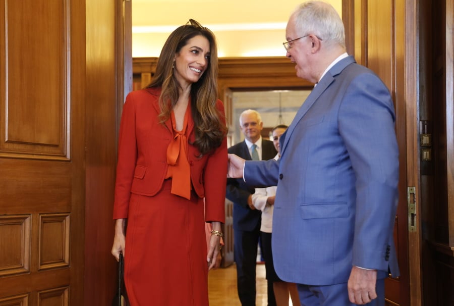 Αμάλ Αλαμουντίν Κλούνεϊ στην Αθήνα: Η κομψή εμφάνιση στο Προεδρικό Μέγαρο και η συνάντηση με τον Κωνσταντίνο Τασούλα