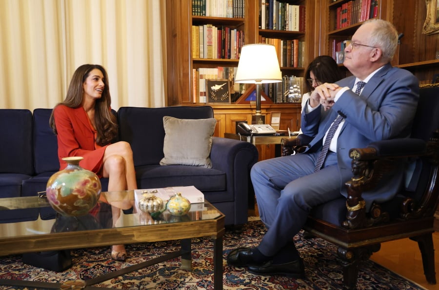 Αμάλ Αλαμουντίν Κλούνεϊ στην Αθήνα: Η κομψή εμφάνιση στο Προεδρικό Μέγαρο και η συνάντηση με τον Κωνσταντίνο Τασούλα