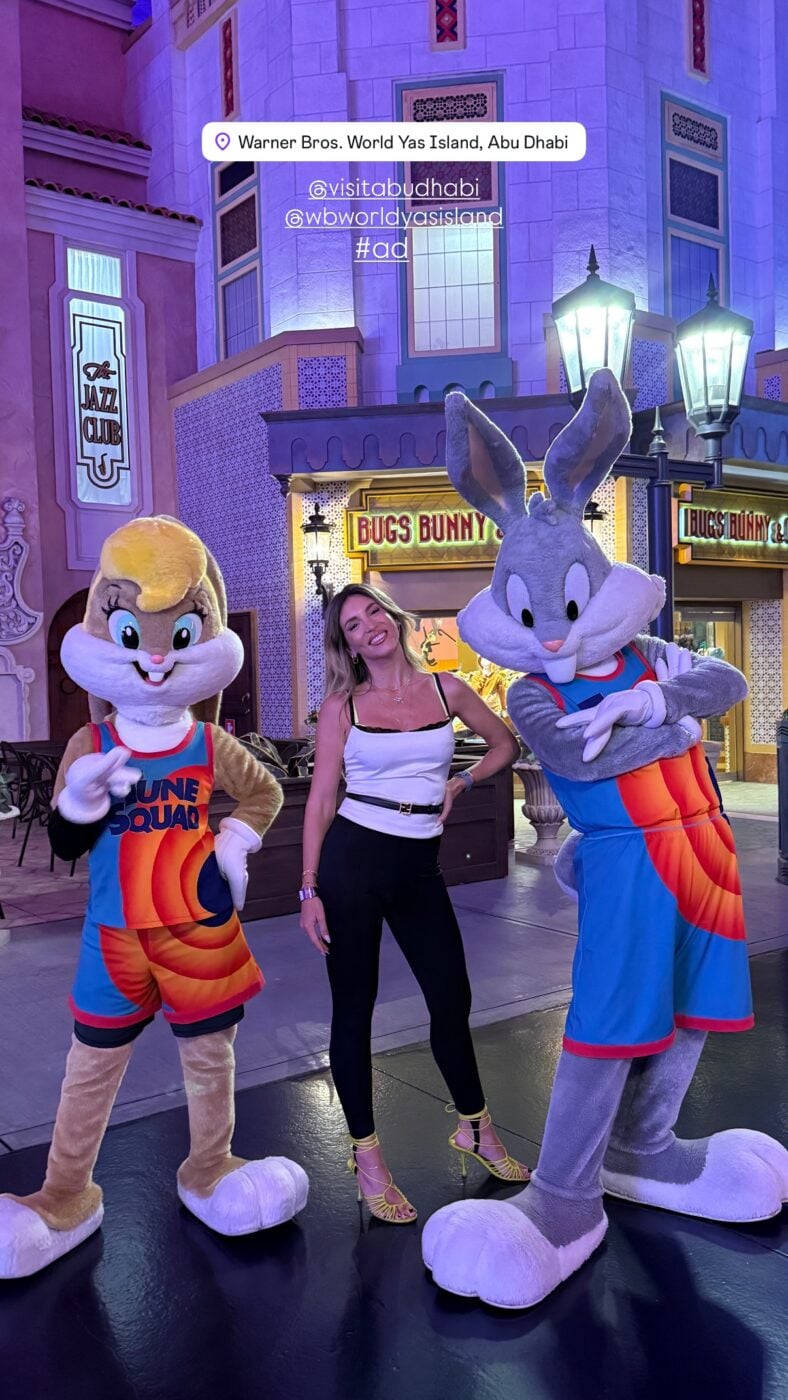 Αθηνά Οικονομάκου: Εντυπωσιάστηκε από το Warner Bros. World στο Άμπου Ντάμπι με φωτογραφίες και βίντεο