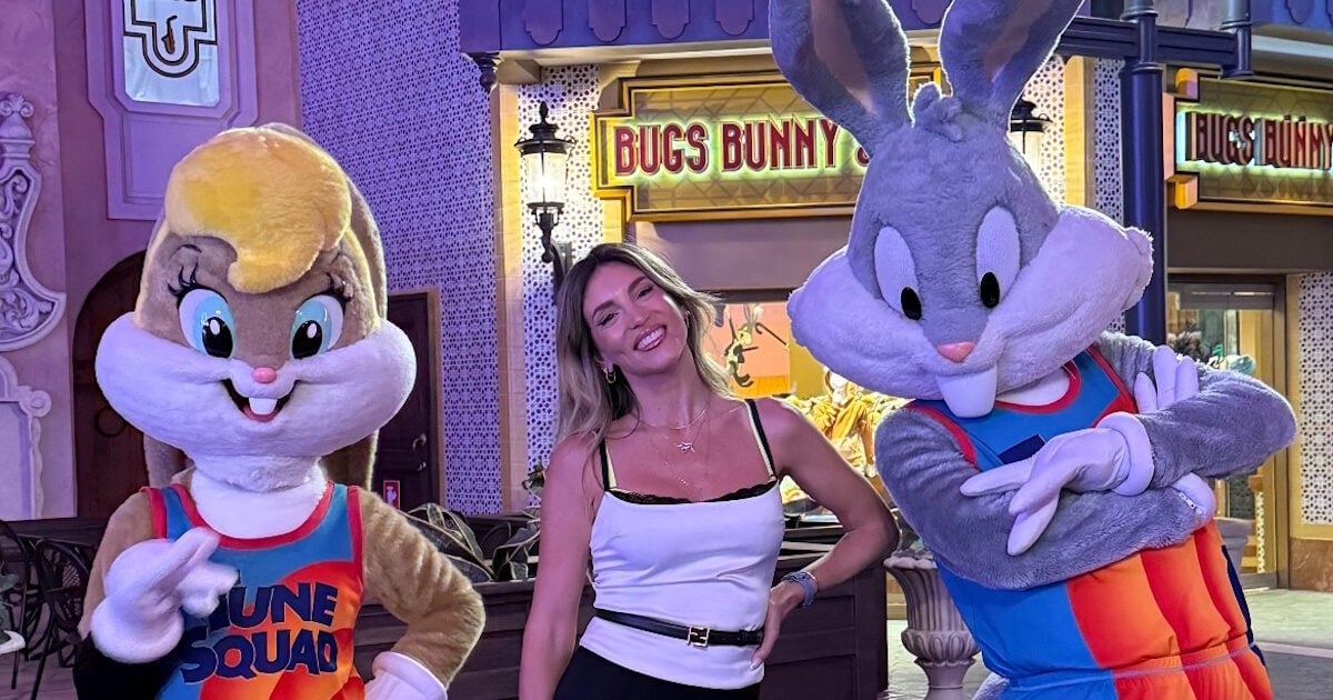 Αθηνά Οικονομάκου: Εντυπωσιάστηκε από το Warner Bros. World στο Άμπου Ντάμπι με φωτογραφίες και βίντεο