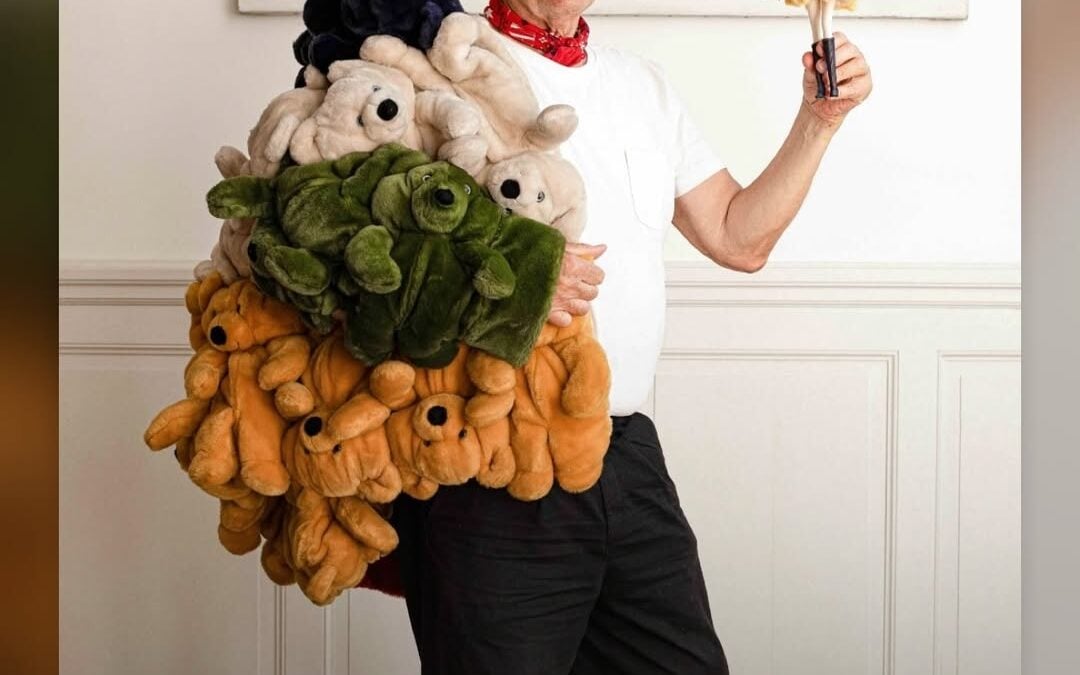 Η Barbie ντύθηκε με το διάσημο παλτό του Jean-Charles de Castelbajac