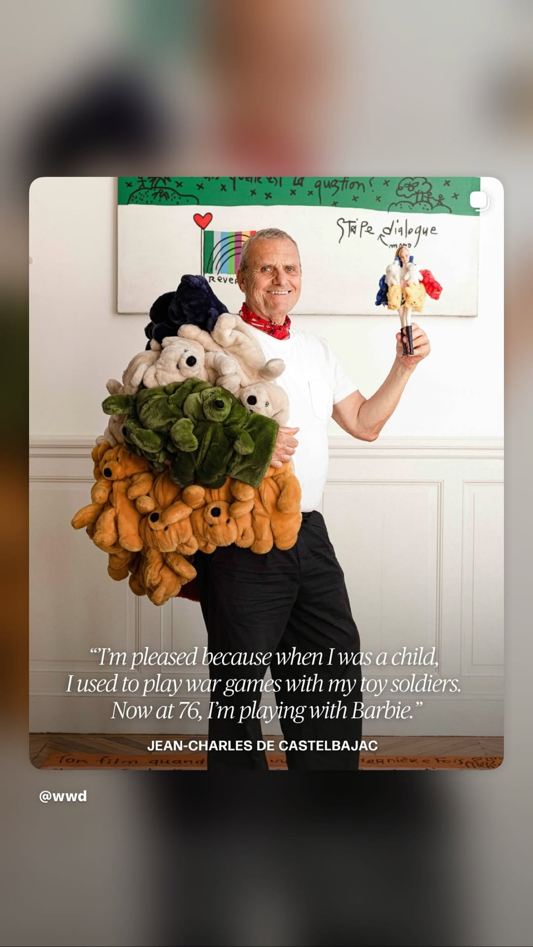 Η Barbie ντύθηκε με το διάσημο παλτό του Jean-Charles de Castelbajac