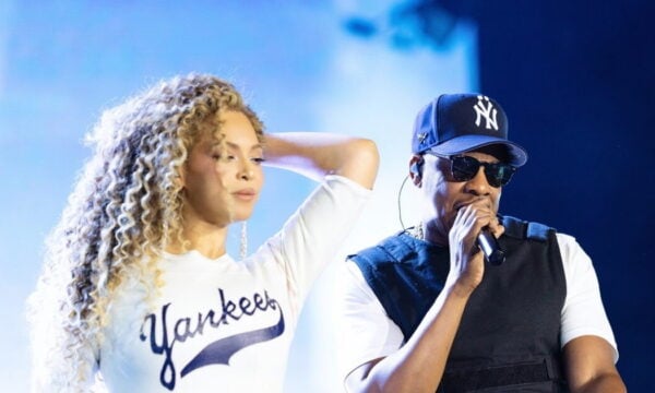 Jay-Z: Έκπληξη για τα γενέθλια της Beyonce με πυροτεχνήματα και τραγούδι σε συναυλία στο Λονδίνο