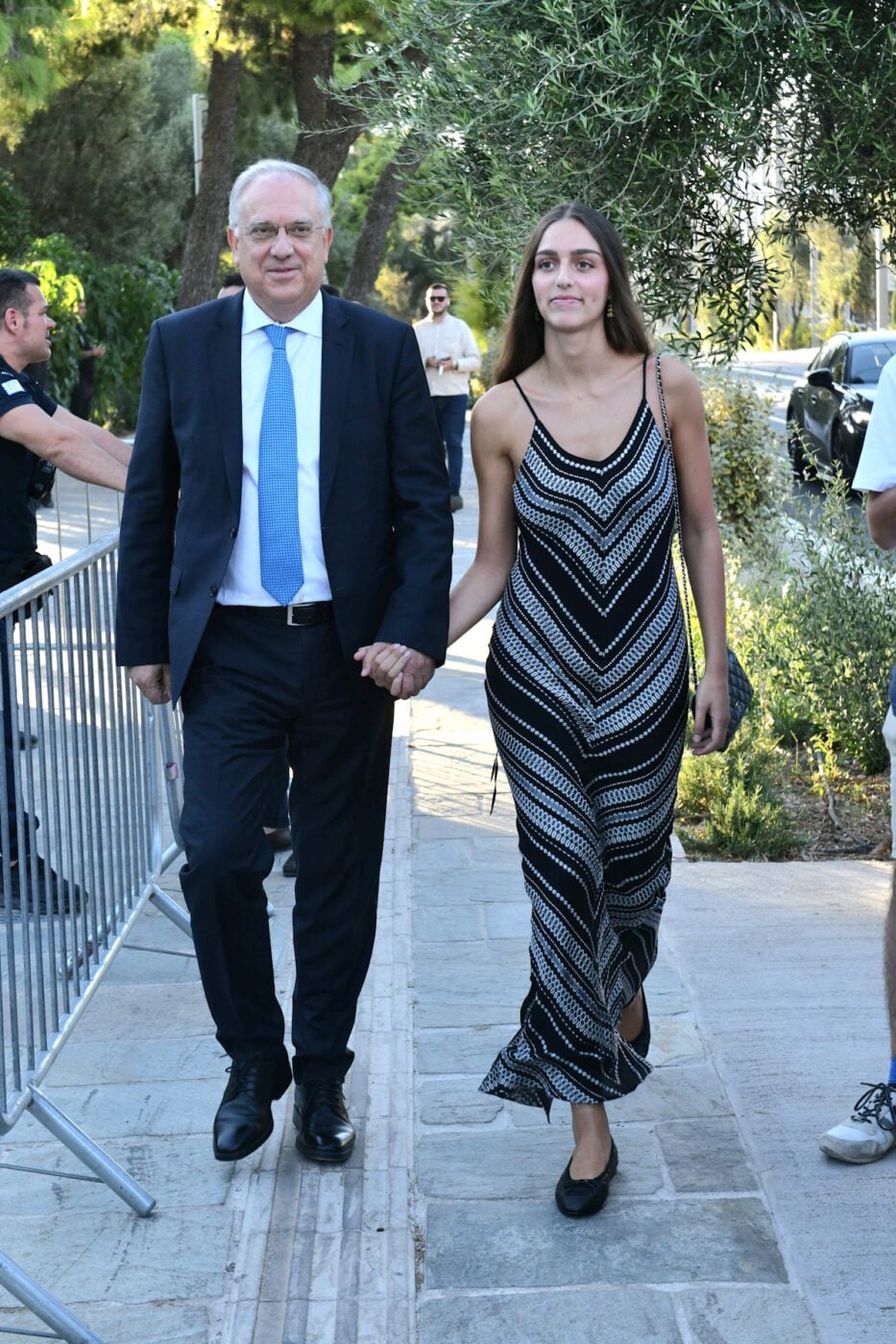 Αμάλ Αλαμουντίν Κλούνεϊ: Εμφάνιση στα λευκά στον Ναό του Ολυμπίου Διός – Φωτογραφίες